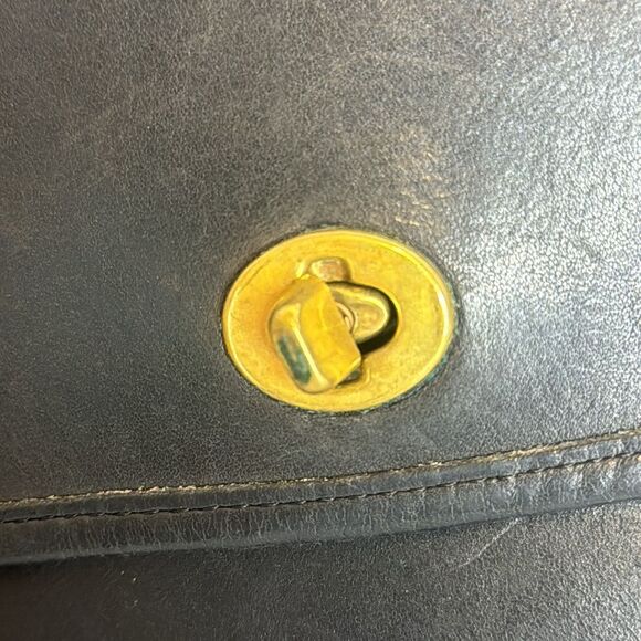 Coach Vintage 90's Black Cowhide Leather Shoulder Purse Front Flap Turnlock - Picture 3 of 14